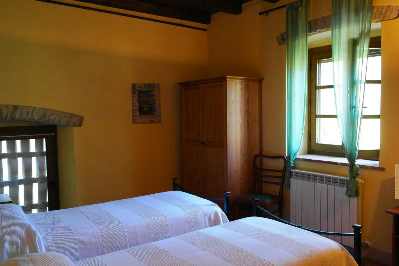 Ai Chiosi Affittacamere Pontremoli Exterior foto