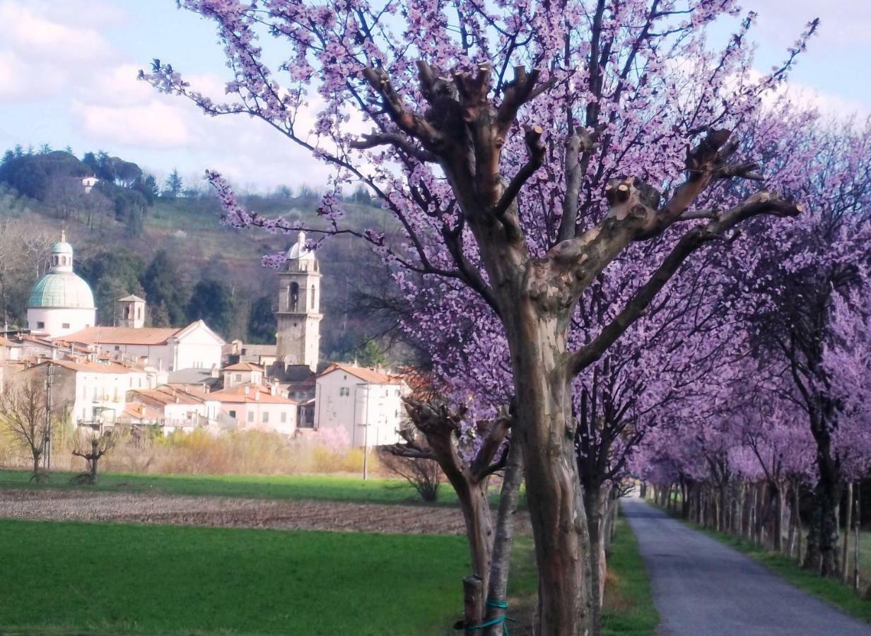 Ai Chiosi Affittacamere Pontremoli Exterior foto
